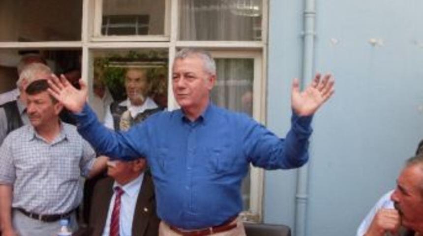 Chp'li Y&uuml;ksel Aliağa Belediyesi'nden &Ccedil;ıkartılan İş&ccedil;ilere Destek Verdi