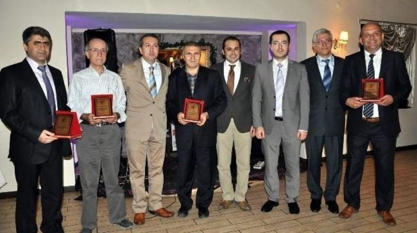 Tabip Odası'ndan Eski Y&ouml;netim Kuruluna Plaket