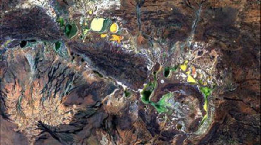 Atmosferin &ccedil;ok &ouml;tesinden D&uuml;nya'ya bakış