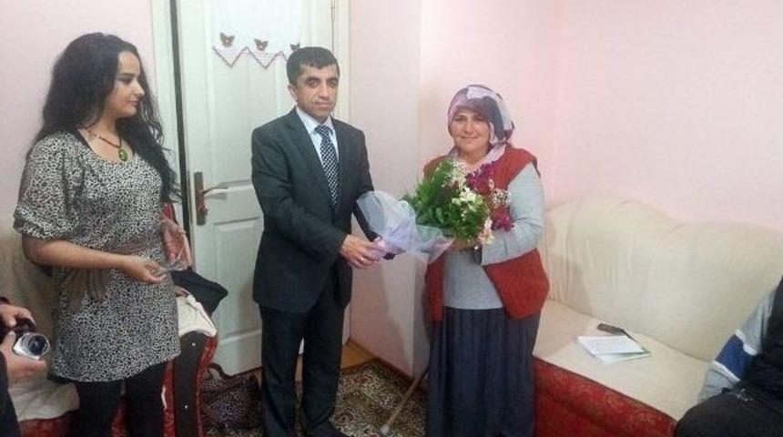 Yalova'da Yılın Annesine &Ouml;d&uuml;l