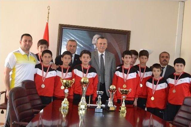 Samiye Nuri Sevil T&uuml;rkiye 3 nc&uuml;s&uuml; Oldu 1