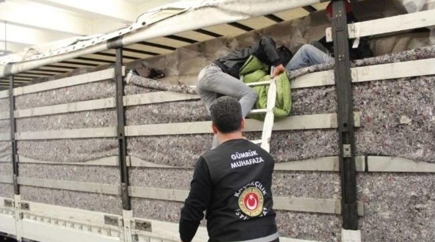 Kapıkule'de 8 Ka&ccedil;ak G&ouml;&ccedil;men Yakalandı