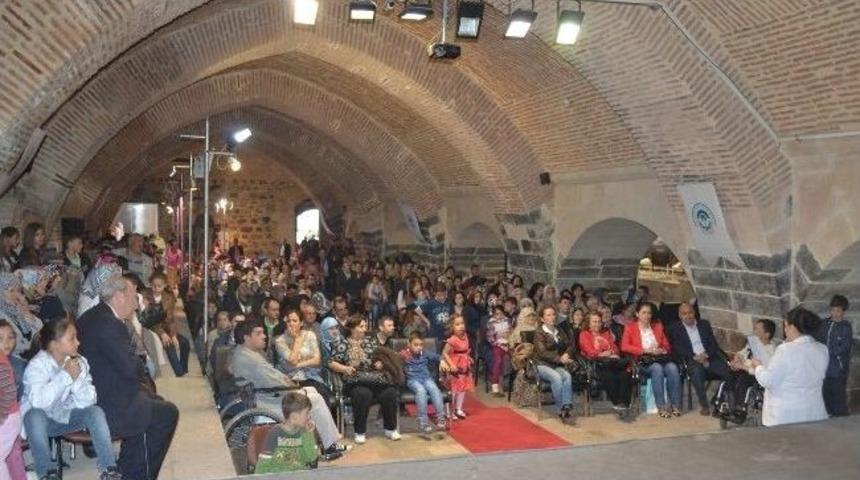 Engelli Asker Adaylarına Kına Eğlencesi