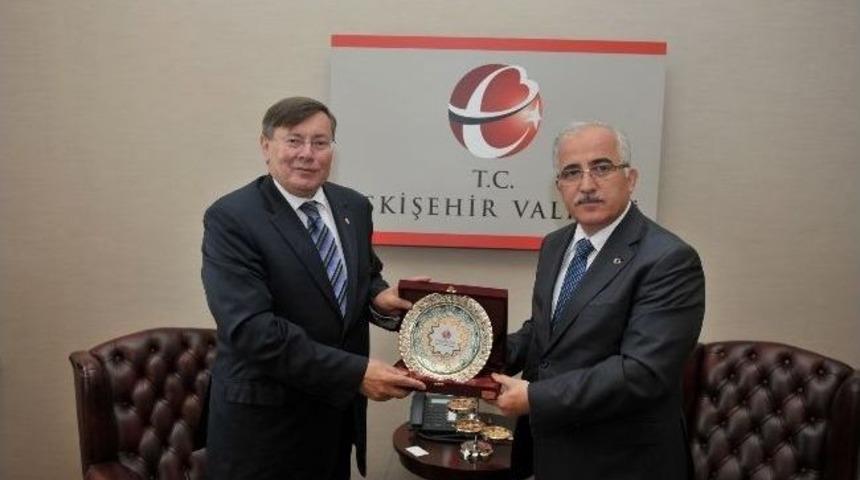 Macaristan&rsquo;ın Ankara B&uuml;y&uuml;kel&ccedil;isi Hovari, Vali Tuna&rsquo;yı Ziyaret Etti