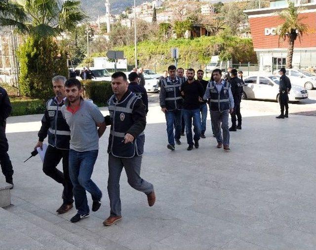 Silahlı Saldırganlar Hakim Karşısında 1