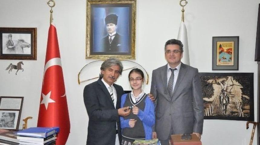 Derece Giren &Ouml;ğrenciler &Ouml;d&uuml;llendirildi