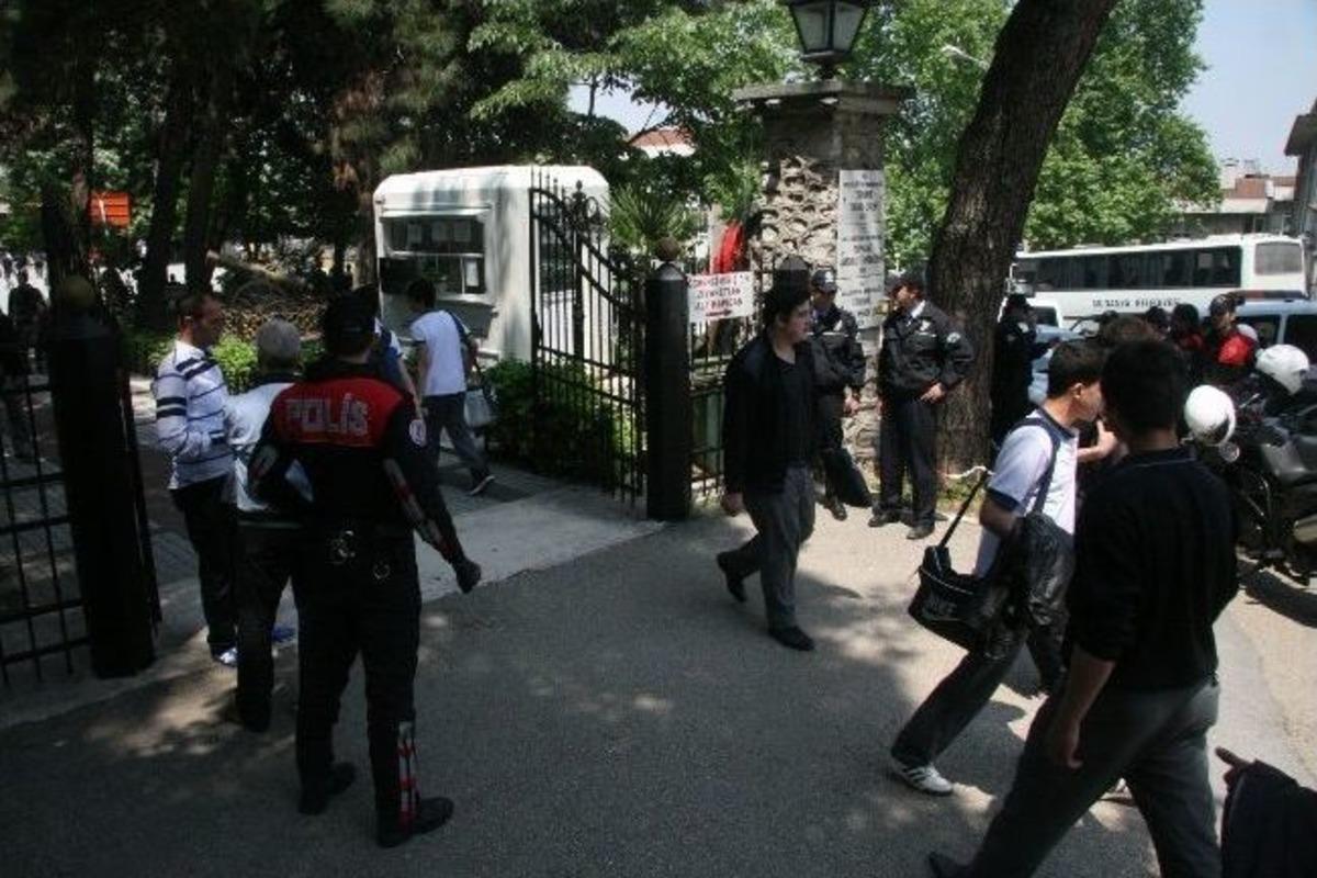 Polisten Okul &Ouml;nlerinde Sıkı Denetim