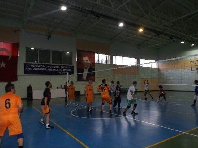 &Ouml;ğretmenler Voleybol Turnuvası Heyecanlı Başladı 1