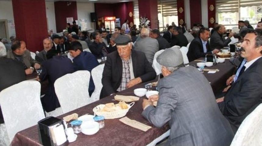 Ak Partililer Muhtarlarla Bir Araya Geldi