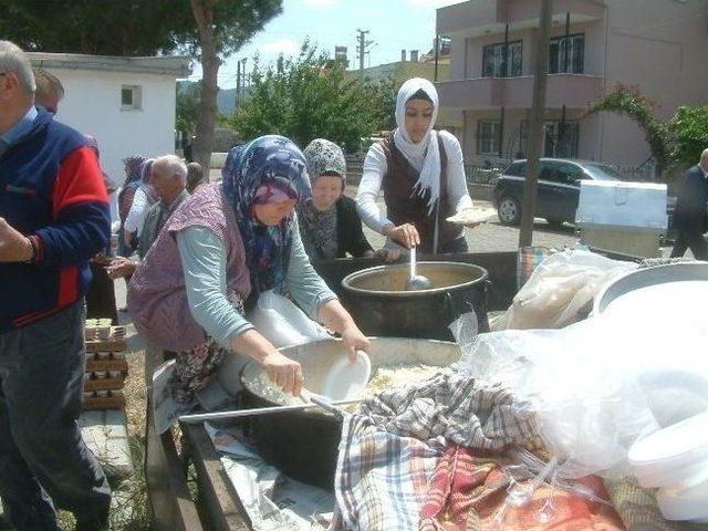 Burhaniye&rsquo;de Kadınların Hatim Sevinci 1