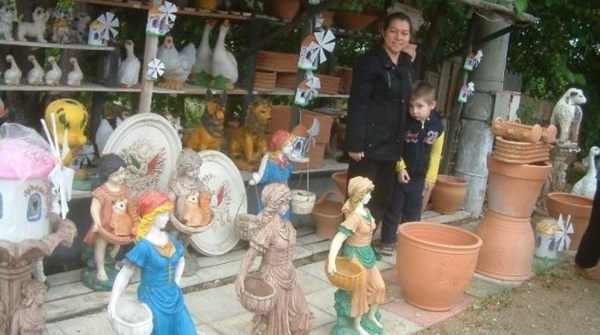 Heykeller Ve Toprak Kaplar Ge&ccedil;im Kapısı Oldu