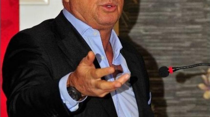 Fatih Terim: "t&uuml;rk Futbolu Eğitimde Yeniliklere Hazırlıklı Olsun"