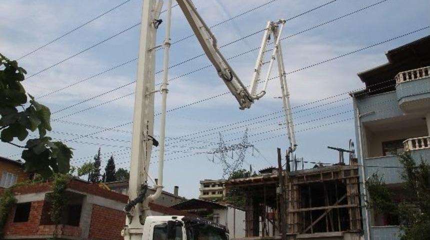 Beton Mikserinin Borusu Y&uuml;ksek Gerilime &Ccedil;arptı : 1 Yaralı