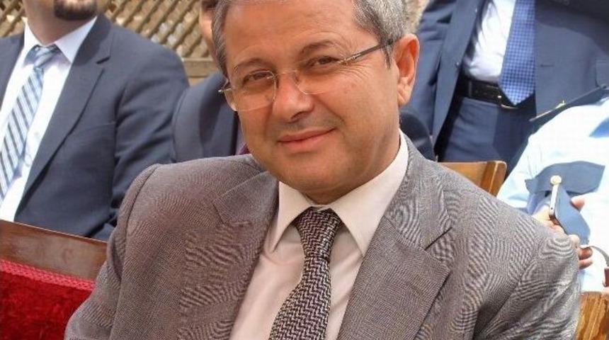 Diyarbakır Polisi &Ouml;ğrenciler İ&ccedil;in Halı Saha Turnuvası D&uuml;zenledi