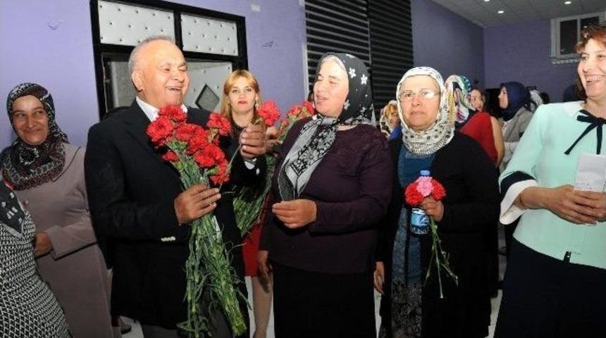 Erdemli Belediyesi Annelere M&uuml;zik Ziyafeti &Ccedil;ekti