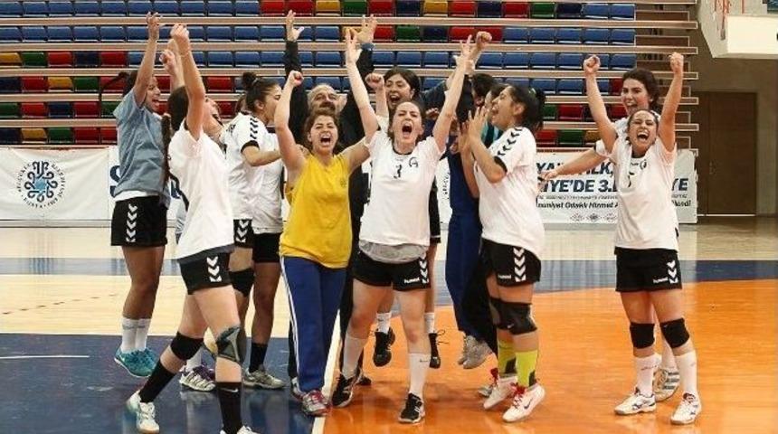 As&uuml; Bayan Hentbol Takımı &Uuml;nilig&rsquo;i &Uuml;&ccedil;&uuml;nc&uuml; Tamamladı