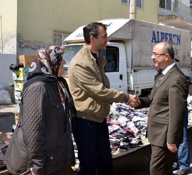 B&uuml;nyan Belediye Başkanı G&uuml;lc&uuml;oğlu, Salı Pazarı Esnafını Ziyaret Etti 1