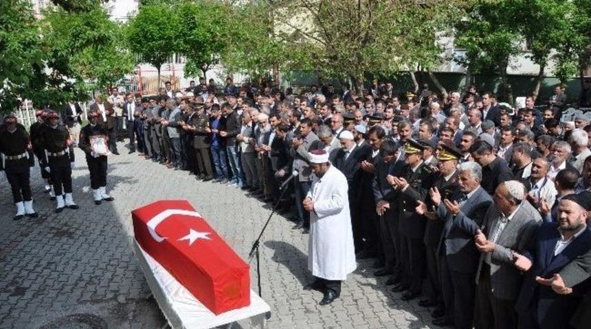 İntihar Ettiği &Ouml;ne S&uuml;r&uuml;len Asker Toprağa Verildi