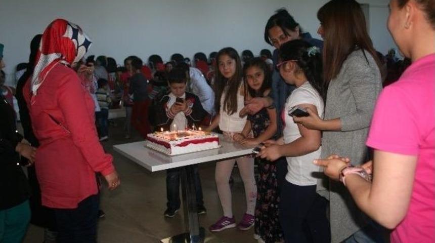 Gen&ccedil;lik Merkezi 'anneler G&uuml;n&uuml;&rsquo;n&uuml; Unutmadı