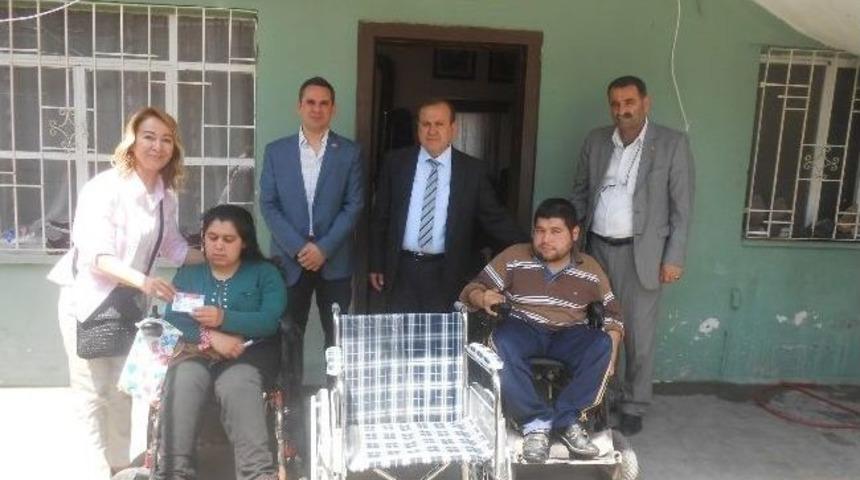 Başkana Gelen &Ccedil;i&ccedil;ekler Engellileri Sevindirdi