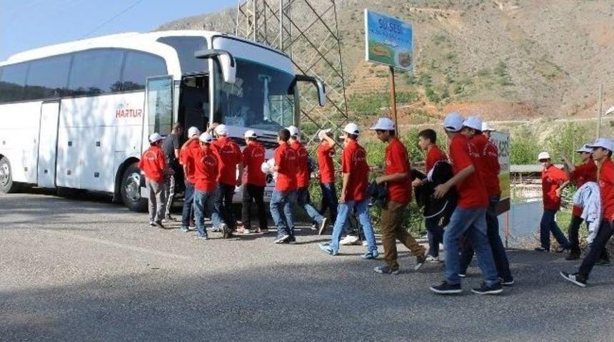 Elazığ Emniyet M&uuml;d&uuml;rl&uuml;ğ&uuml;&rsquo;nden &Ouml;ğrencilere Anlamlı Jest