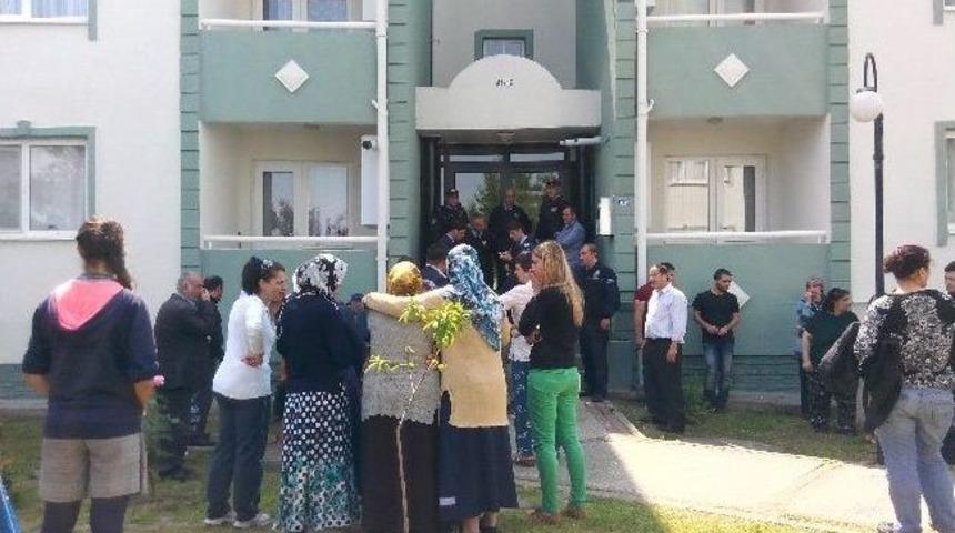 Bodrum Katında Kendini Astı