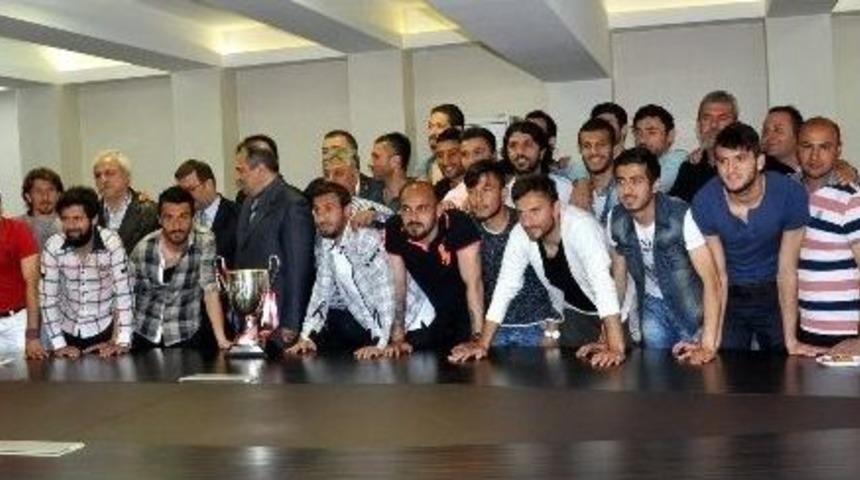 K&ouml;m&uuml;rspor&rsquo;dan Vali Kaban&rsquo;a Ziyaret