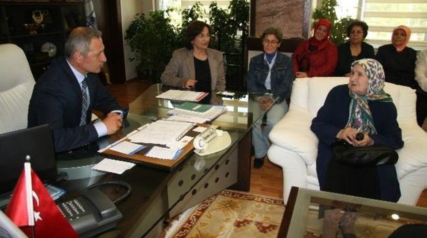 Ak Parti Adapazarı İl&ccedil;e Kadın Kolları, Başkan Dişli&rsquo;yi Ziyaret Etti