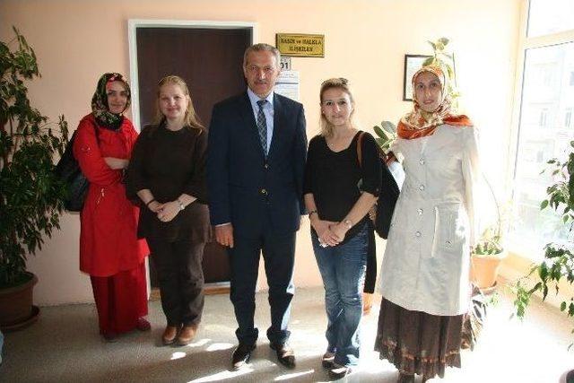 Ak Parti Adapazarı İl&ccedil;e Kadın Kolları, Başkan Dişli&rsquo;yi Ziyaret Etti 1