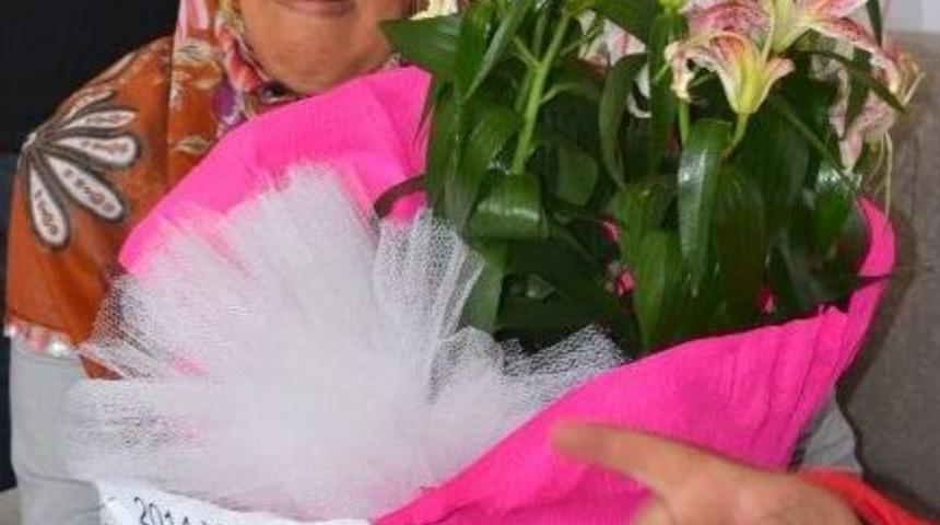 Trafik Kazasında Hayatını Kaybeden Milli G&uuml;reş&ccedil;i'nin Annesine Anlamlı Ziyaret