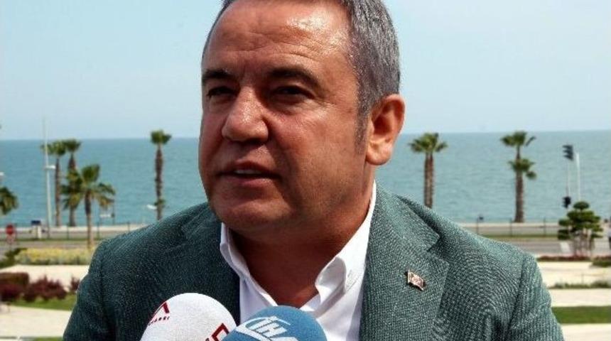 Konyaaltı Sahili Tartışmaları S&uuml;r&uuml;yor