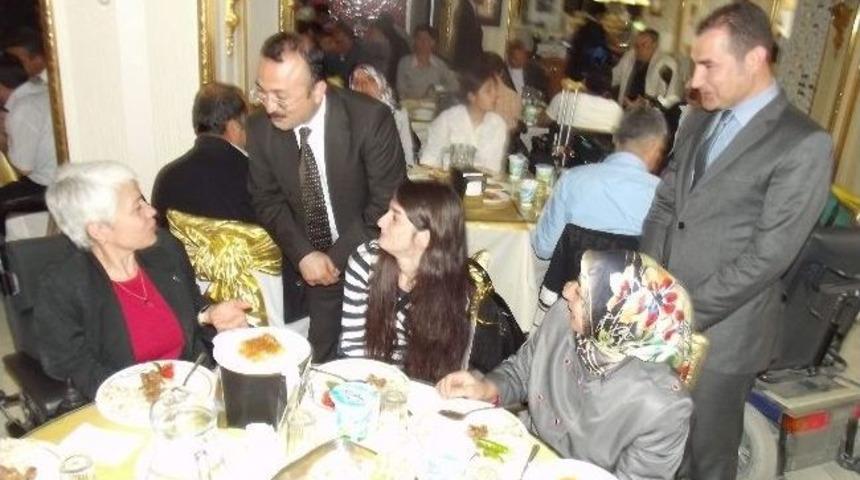 Engelliler Aileleri İle Yemekte Buluştu
