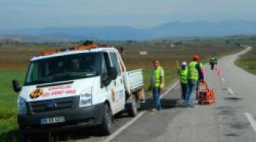 Karayolları Ekipleri Bozulan Yollara Yama Yapıyor