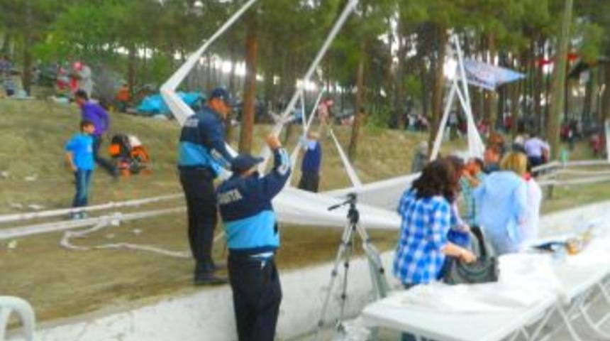 Hıdrellez Şenliklerine Fırtına, Yağmur ve Dolu Damgasını Vurdu