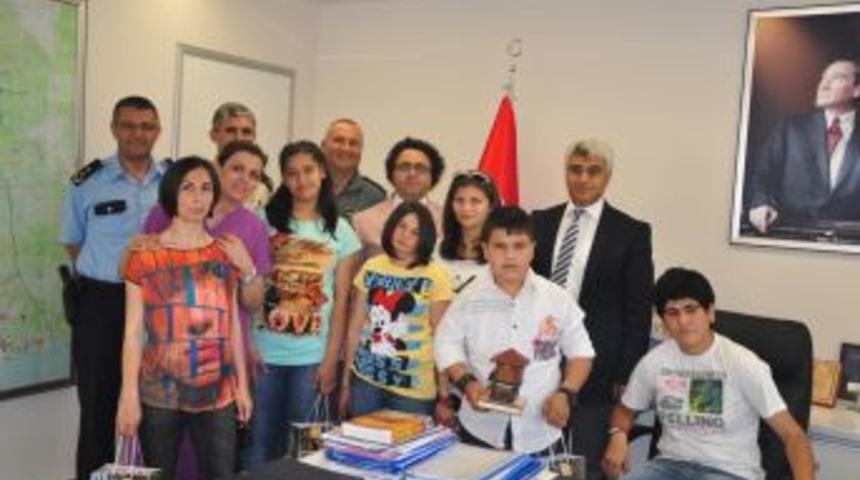 Engelli &ouml;ğrencilerin  sıcak ve renkli ziyareti