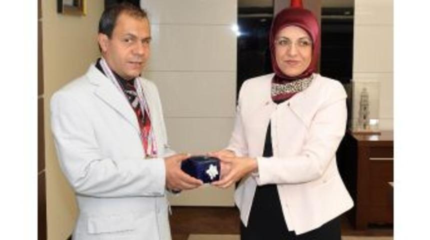 G&ouml;rme Engelli Y&uuml;z&uuml;c&uuml;den 3 Şampiyonluk