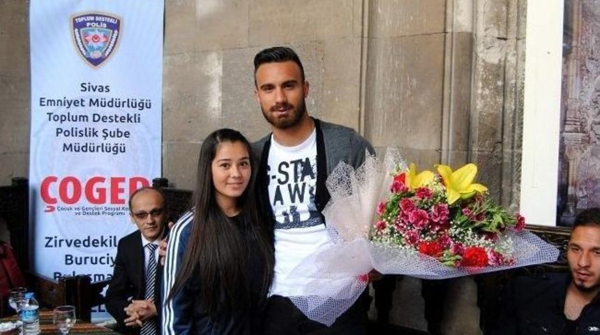 Sivassporlu Futbolcular, Spor Lisesi &Ouml;ğrencileri İle Bir Araya Geldi