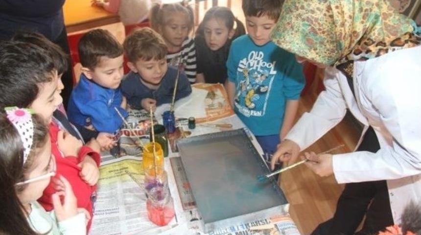 Yabancı Uyruklu &Ouml;ğretmenlere Ebru Sanatı Dersi