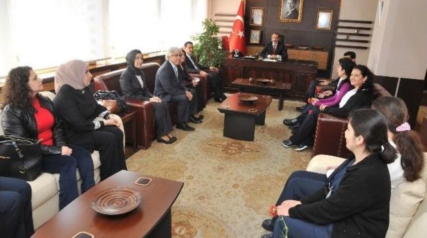 Uşak Devlet Hastanesi Hemşireleri&rsquo;nden Vali Yavuz&rsquo;a Ziyaret