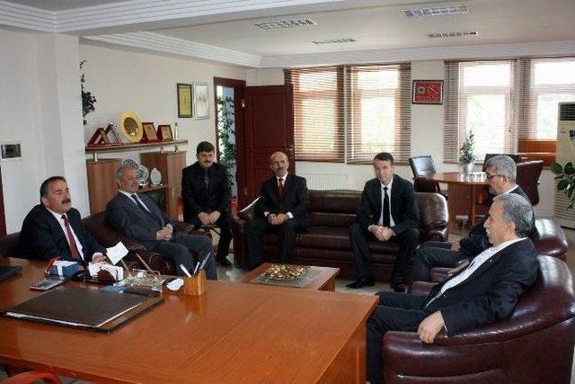 Vali B&uuml;y&uuml;k, Arifiye de İncelemelerde Bulundu 1