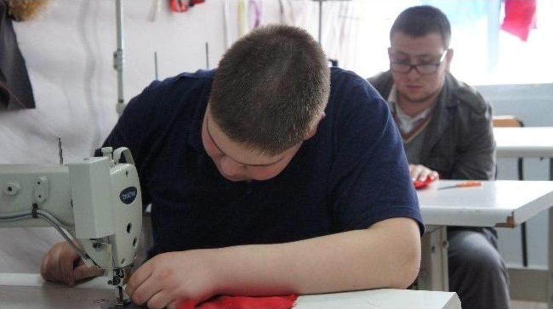 Engelli &Ccedil;ocuklar Kızılay At&ouml;lyesinde Meslek Sahibi Oluyor