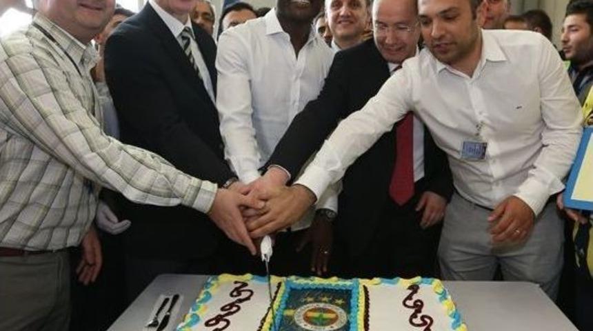 Fenerbah&ccedil;e'nin Şampiyonluğu Thy İle Kutlandı