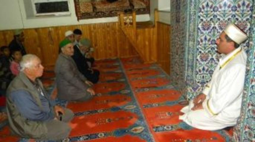 Enkaz Altında Kalan Madenciler İ&ccedil;in Camilerde Yasin Okundu