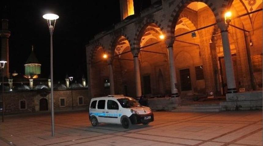 Yatsı Namazından Sonra Camide Kalan Ş&uuml;pheli Polise Yakalandı