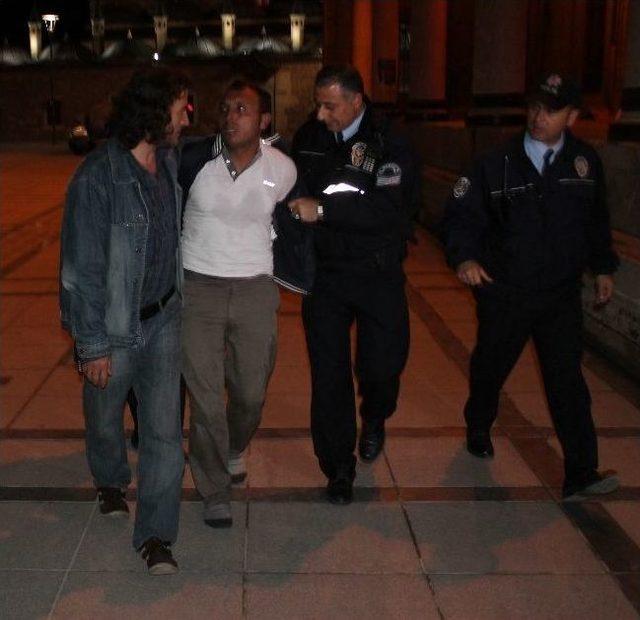 Yatsı Namazından Sonra Camide Kalan Ş&uuml;pheli Polise Yakalandı 1