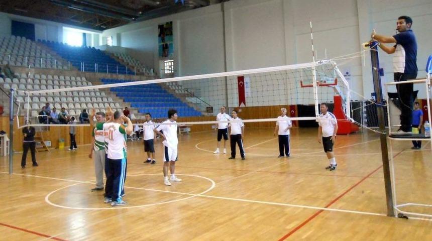 &Ouml;ğretmenler Arası Voleybol Turnuvası Sona Erdi