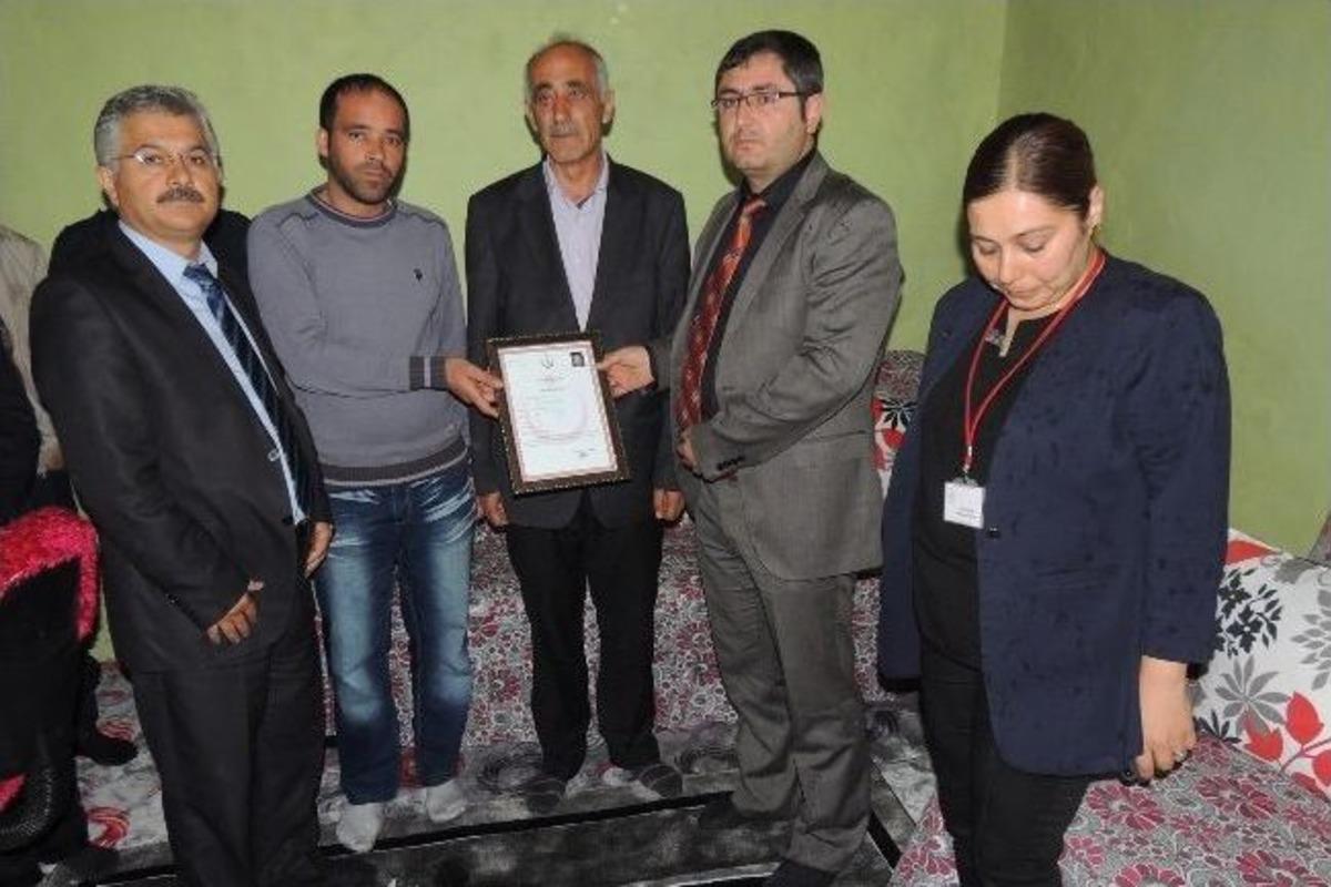 Kazada Hayatını Kaybeden Hemşirelere Yılın &Ouml;d&uuml;l&uuml;