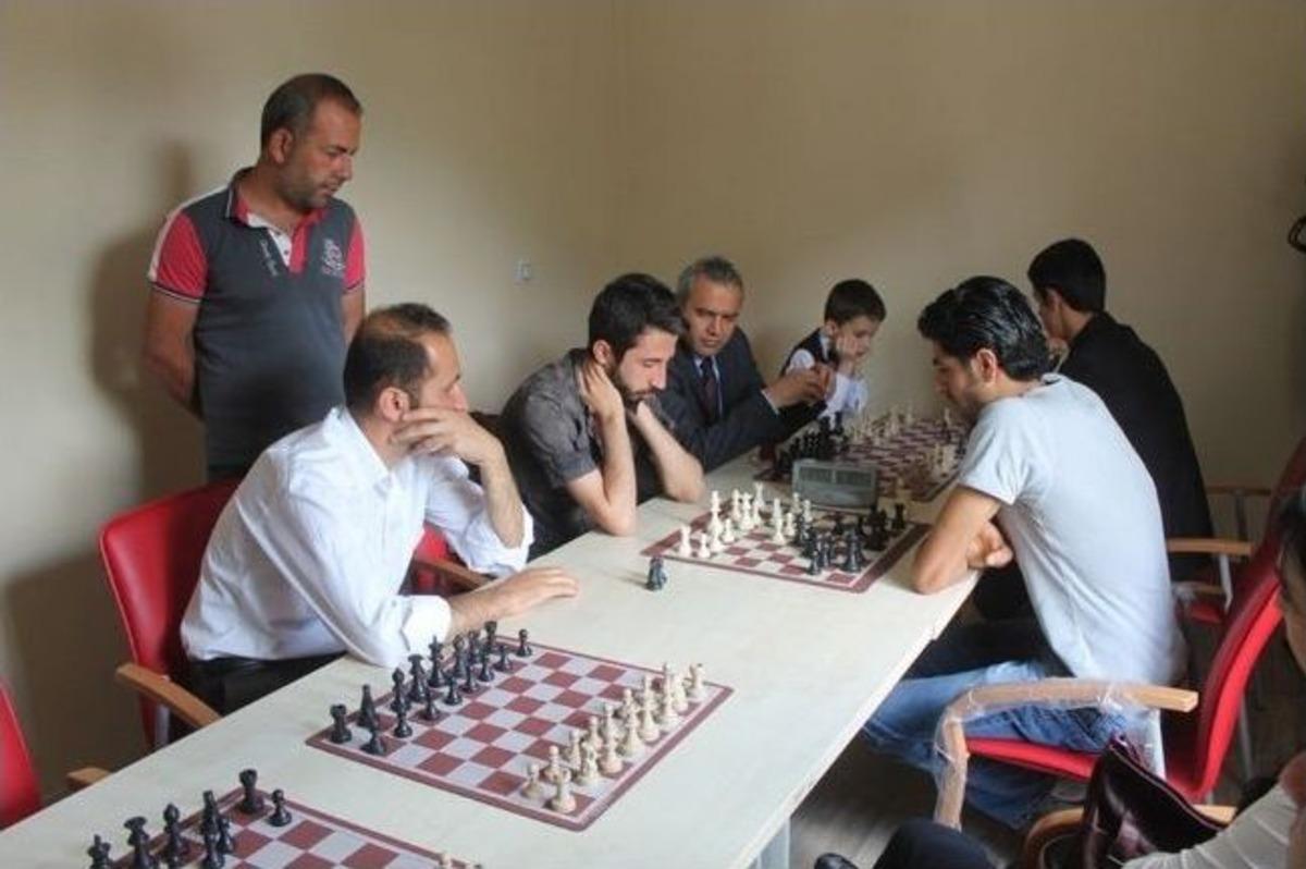 Şemdinli'de Satran&ccedil; Turnuvası