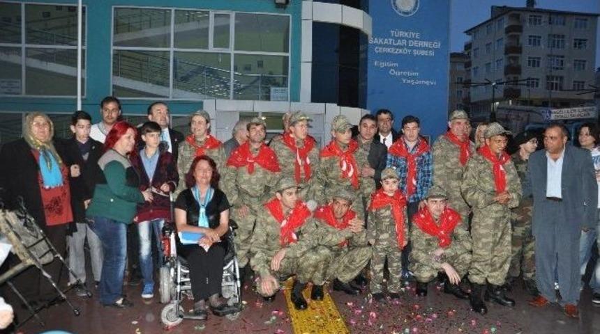 Asker Kınası Yaktılar