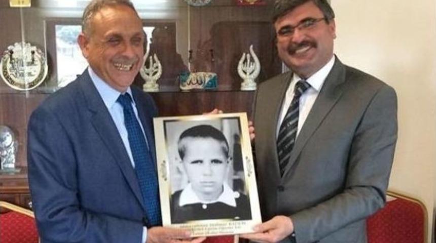 Başkan Mahmut Badem&rsquo;e, İlkokulundan S&uuml;rpriz